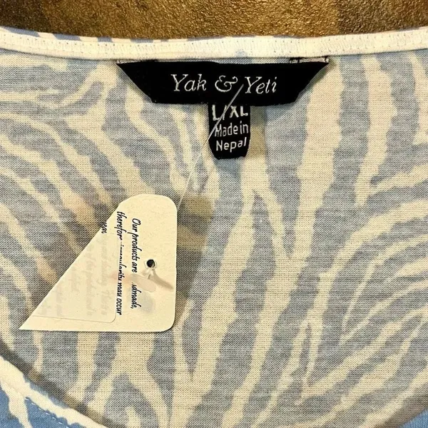 NWT Yak & Yeti Blue Zig Zag Zebra Striped Short Sleeve Blouse L/XL - Image 10