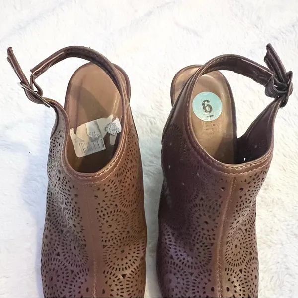 Jasmin Brown Faux Leather Cut Out Ankle Strap Wedges Size 6 - Image 8
