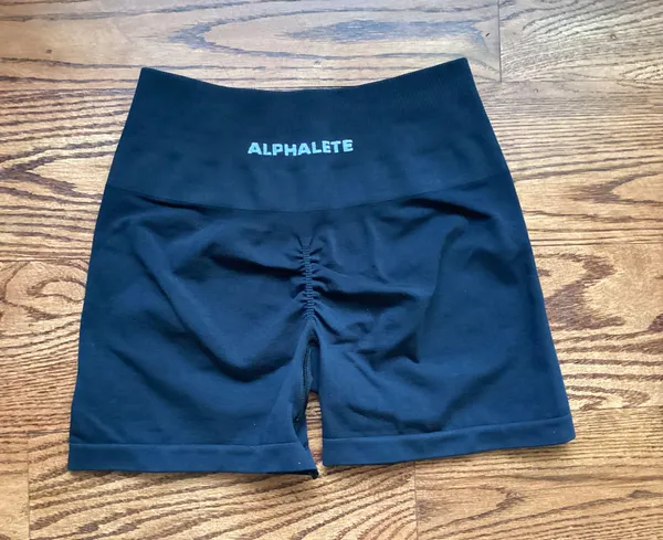 Alphalete Amplify Black Shorts 3.5” - Image 2