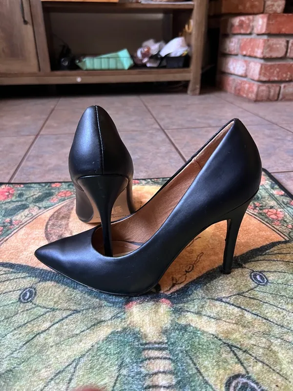 Chinese Laundry Black Pointed-Toe Heels - Image 8
