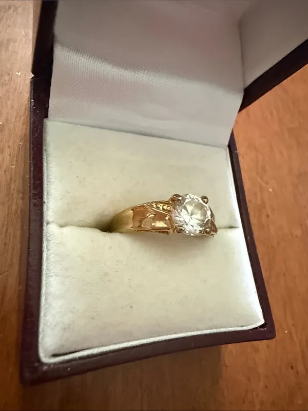 Vintage 14 KT HGE Gold-Tone Solitaire Ring with Clear Center Stone Size 7 3/4 - Image 4