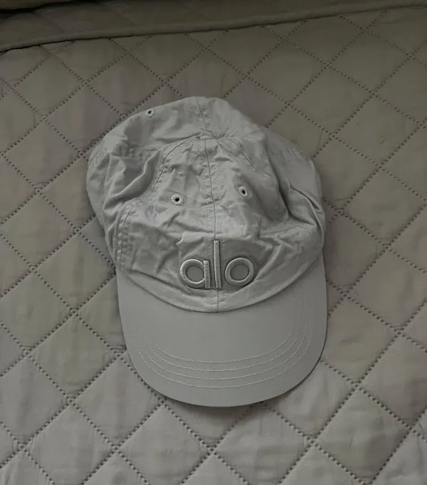Alo Yoga hat - Image 2