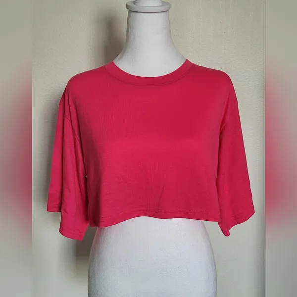 Shein Bright Pink Short Sleeve Crop Top Size Medium - Image 2