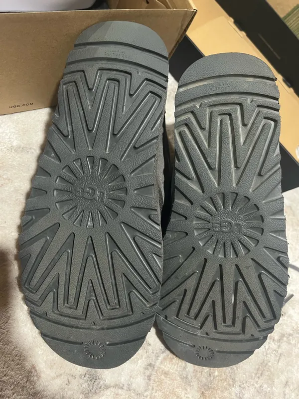UGG Neumel Boots Grey Suede - Image 4