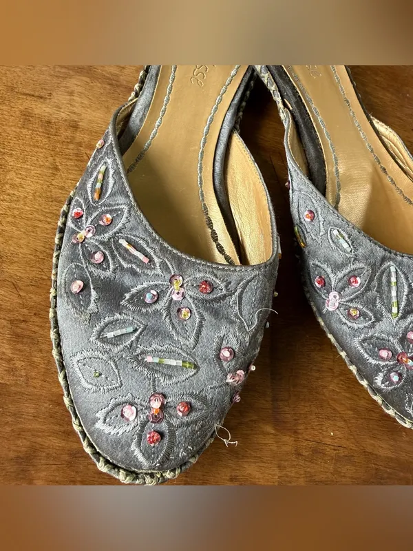 Matisse Goddess Satin Gray Embroidered Beaded Slip-On Mules size 9 - Image 3