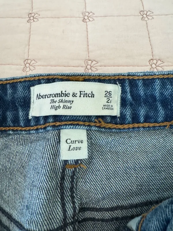 Abercrombie Curve Love Jeans High-Rise - Image 4