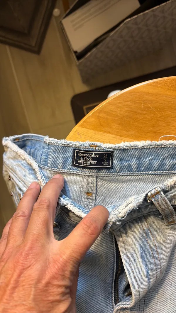 Abercrombie and Fitch denim cut off shorts - Image 10