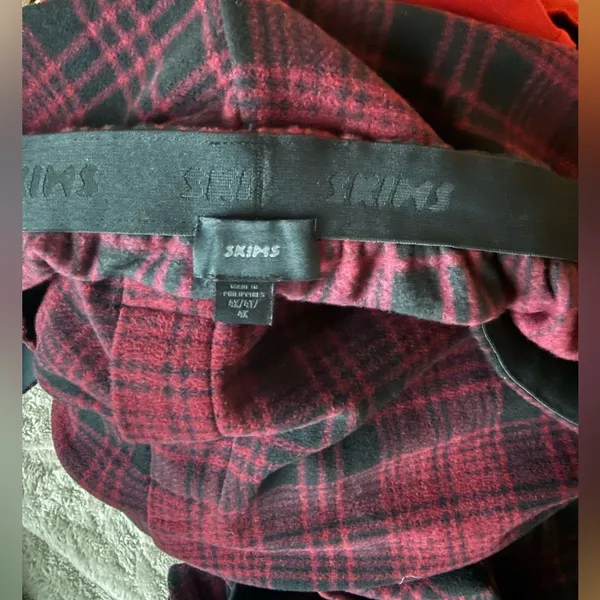 NWOT SKIMS Unisex Fleece Flannel Sleep pants Medium in Wine Plaid 4x - Image 3