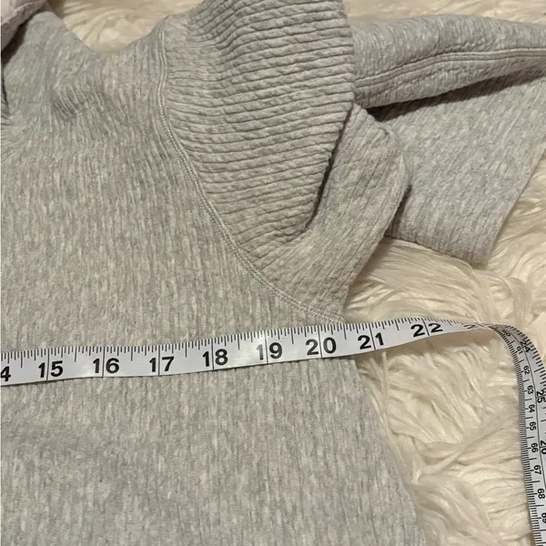 Lululemon Textured Hoodie Pullover Gray Oversized Small Cropped - Image 6
