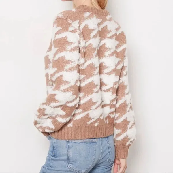 Line & Dot Houndstooth Pullover
Sweater(Size Medium) - Image 2