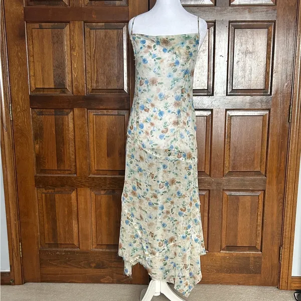 Urban Outfitters Priscilla Seamed Floral Midi Dress‎ Medium Shear Coquette - Image 3