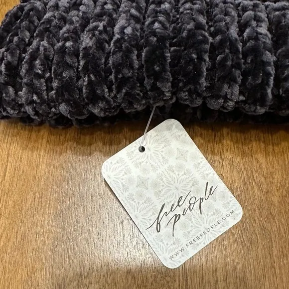 Free People Chalet Fairisle Pom Beanie Hat Black/Gold Metallic Combo One Size‎ - Image 9