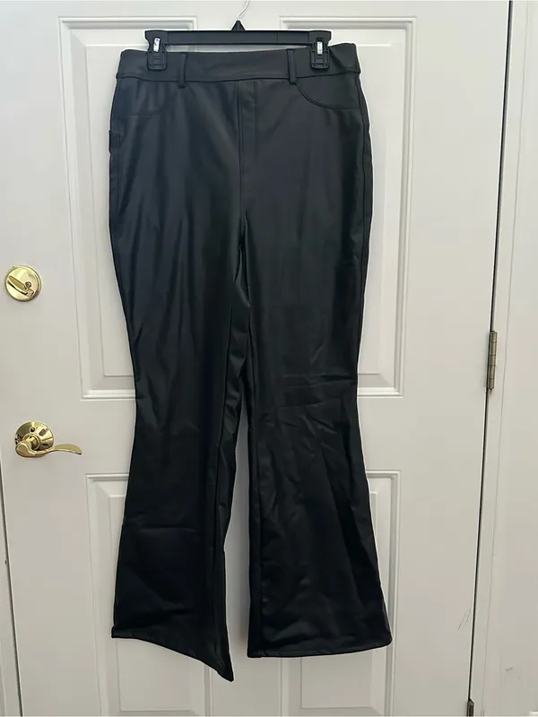 Halara Size L Women's Black Faux Leather Flared Pants NWOT - Image 4