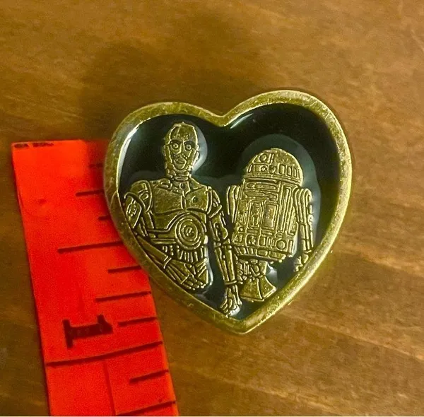 Star Wars R2D2 & C-3PO heart shape tac pin - Image 4