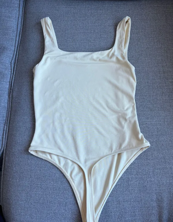Aritzia Babaton Yellow Bodysuit - Image 3