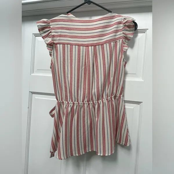 EUC Medium monteau short sleeve peplum women’s top - Image 3