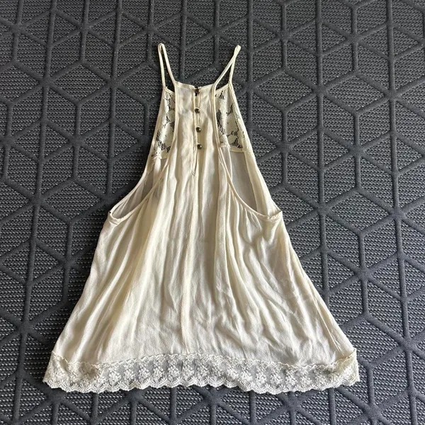 Forever 21 Women’s White Lace Halter Top with Lace Trim, size M - Image 5