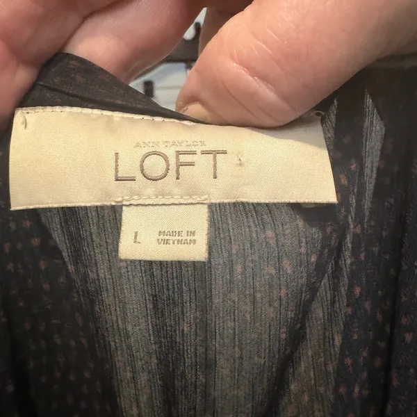 LOFT Navy w/ red polka dot sheer buttoned blouse size large - Image 4