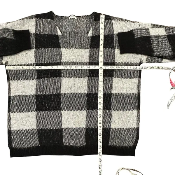 Maurices Buffalo Plaid Sweater Cozy Cabin Core Black White Knit V Neck M/L - Image 4