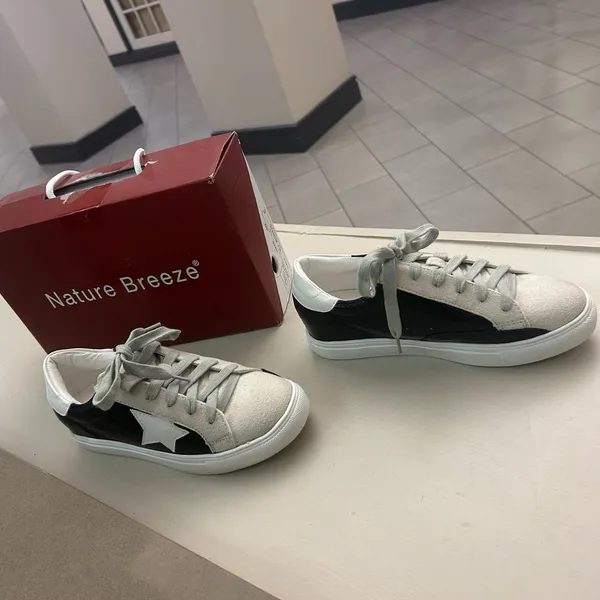 Nature Breeze Monochrome Casual Sneakers Brand NEW!! With box size 6 - Image 2