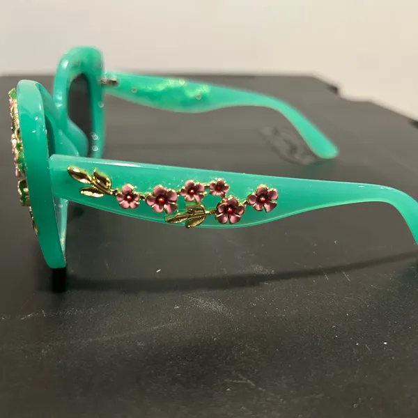 Floral Embellished Sunglasses Green - Image 5
