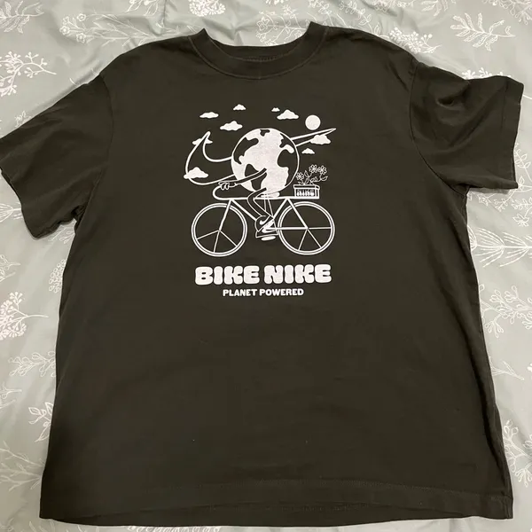 Nike Bike Nike Women’s Earth Day T Shirt White Graphic Boyfriend Tee Sz M - Image 9