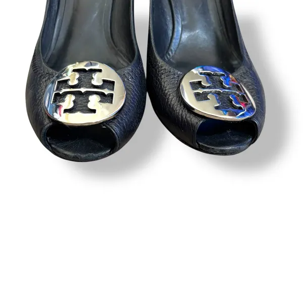Tory Burch Sally Black‎ Pebbled Leather Wedge Peep Toe Pumps Gold Medallion Logo - Image 3