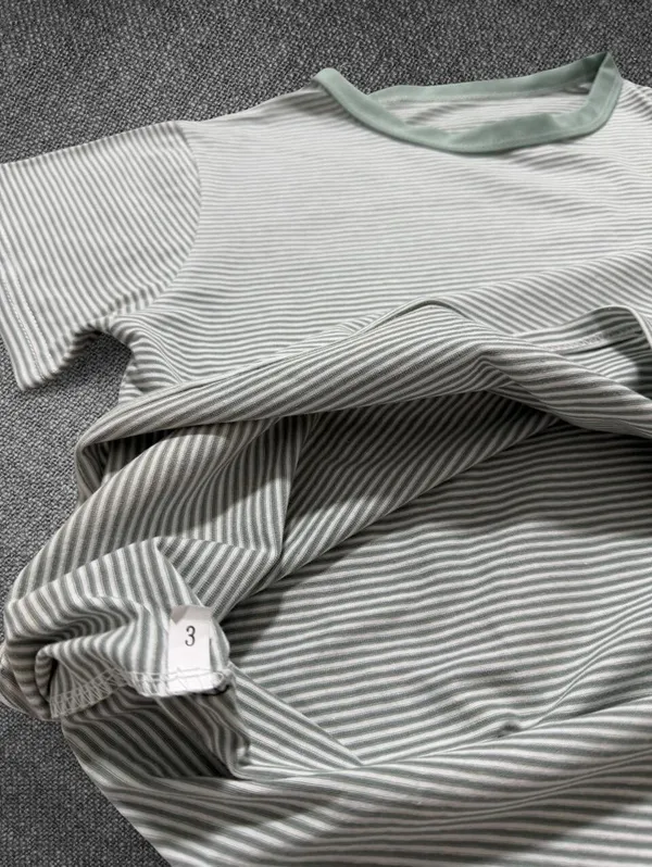 Women’s Sage Green Striped Tee Size 3 Short Sleeve T-Shirt - Image 4