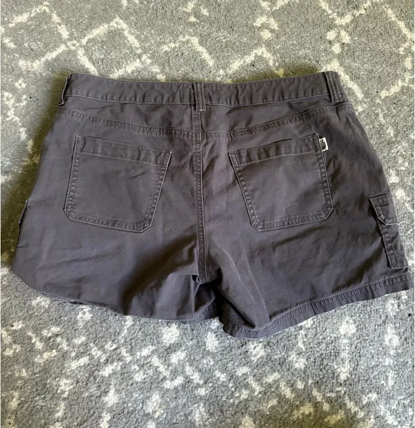 The North Face Cargo Shorts Women’s - Image 3