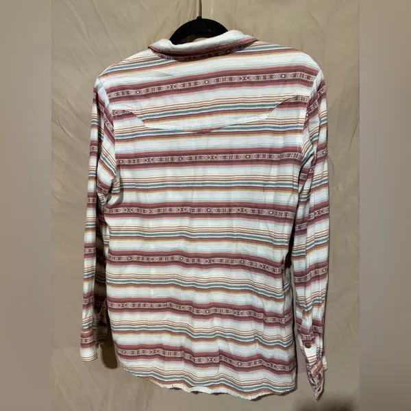Ariat long sleeve - Image 3