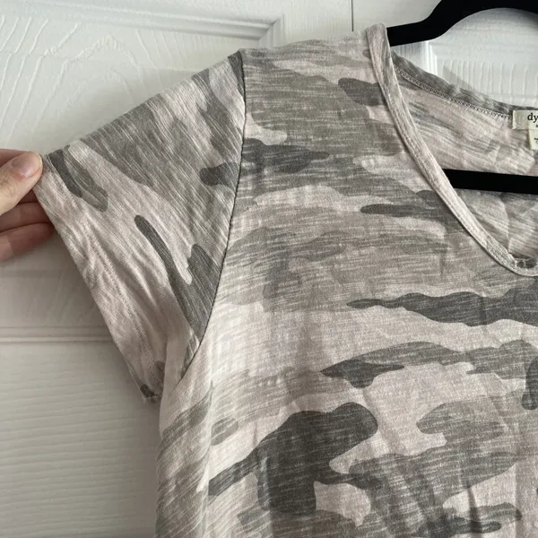 Dylan Camo V-Neck T-Shirt Womens Size S Pink Grey Camouflage Slub Cotton Top - Image 4