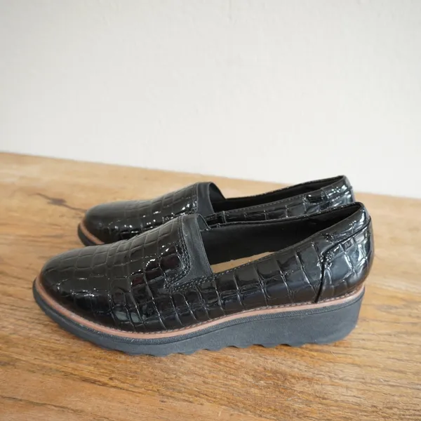 Clarks Collection Women's 8 Black‎ Croc Embossed Patent Leather Wedge Loafers - Image 4