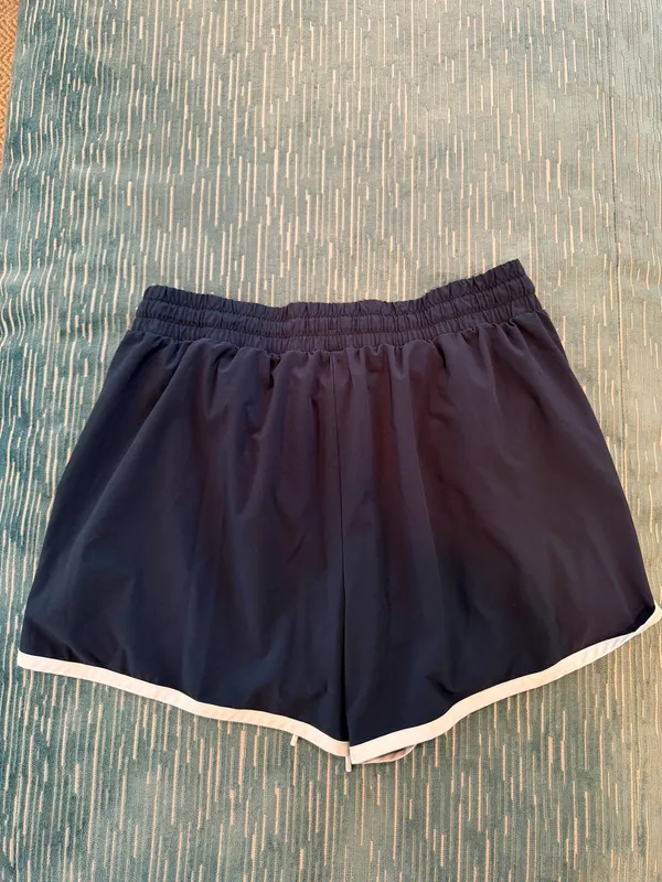 Beyond yoga shorts - Image 3