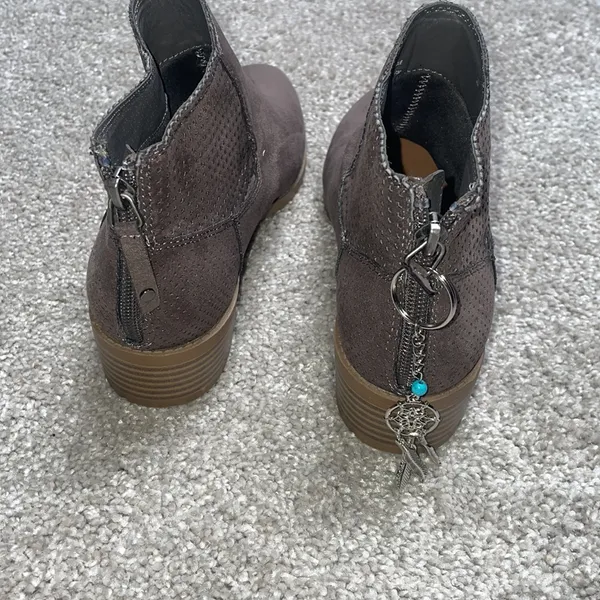 - DV dolce vita short bohemian ankle heeled brown booties size 6.5 - Image 4