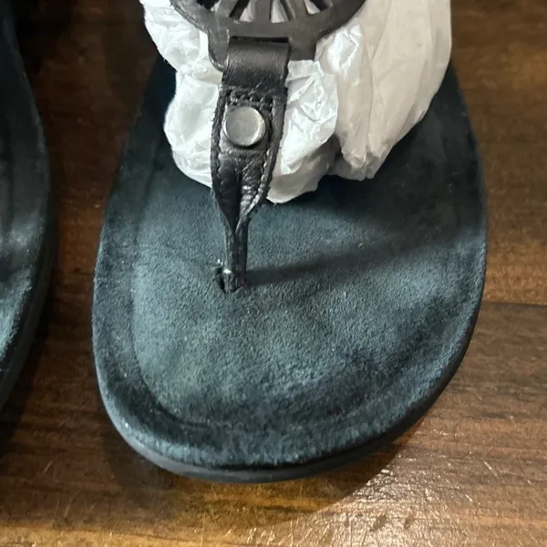 UGG Ayden Thong Sandals 7 Black Suede Leather Medallion Slingback Boho Summer - Image 6