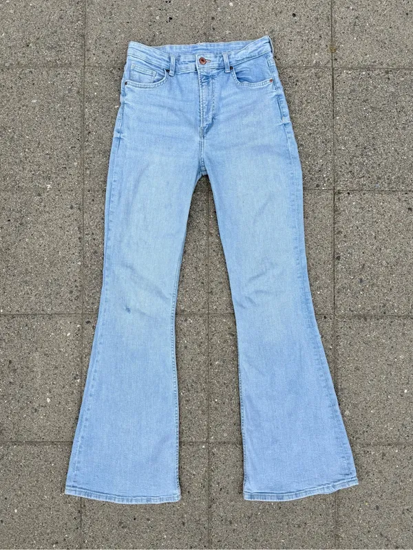 Bershka High Rise Flare Jean • Sz 6 - Image 2
