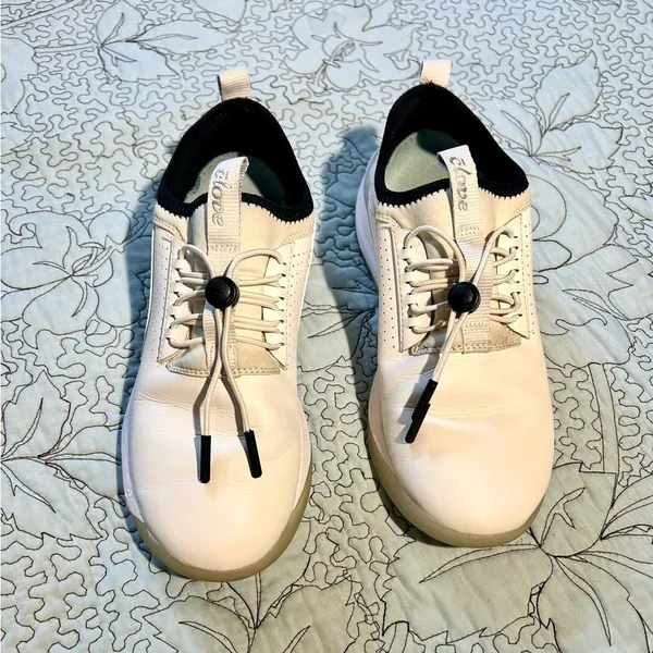 CLOVE Classic Fluid Resistant Nursing Sneaker Shoes CL003 Brilliant White W 7.5 - Image 2