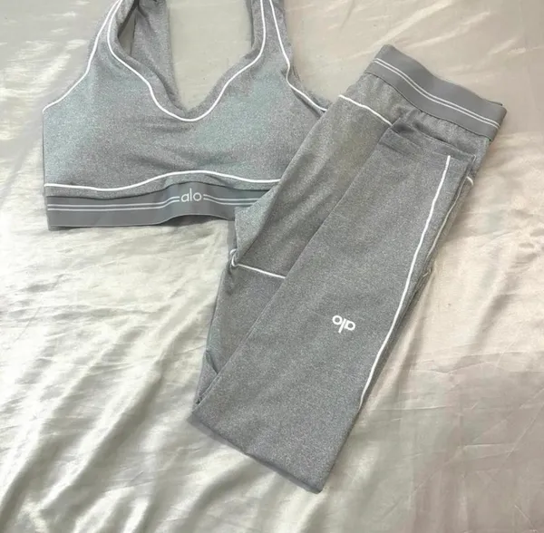 Alo Yoga Heart Throb Set - Image 3
