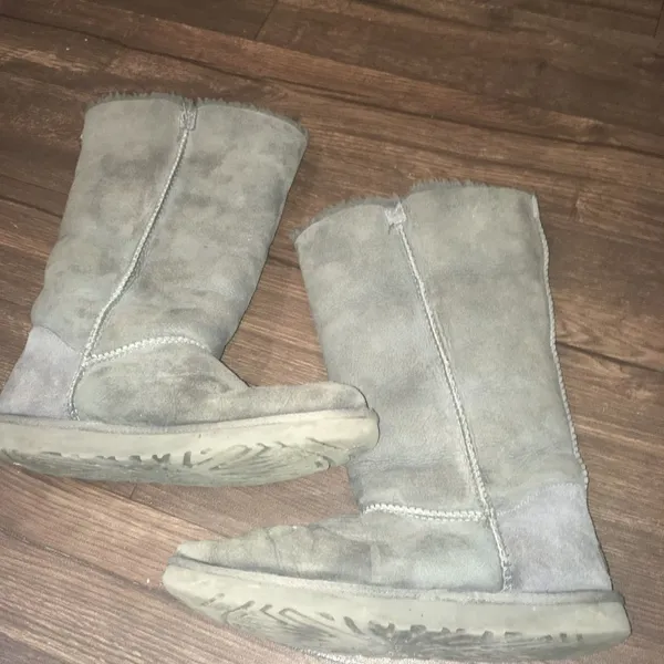 Uggs gray shearling lined buttoned tall winter boots - Image 3