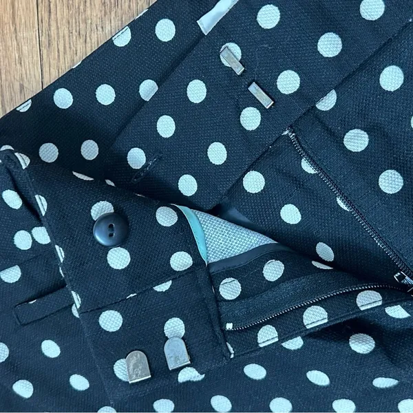 LOFT | Black & White Polka Dot Textured Shorts Size 6 - Image 5