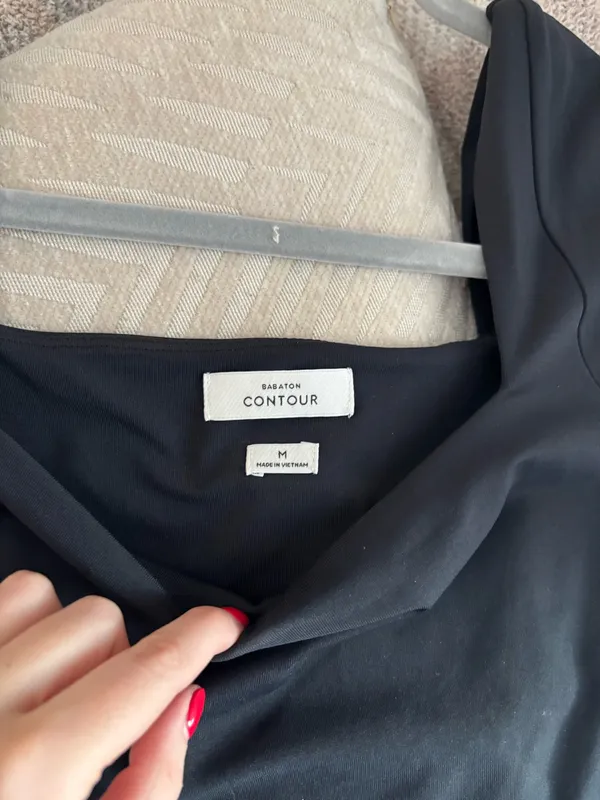 Aritzia Contour Bodysuit Square Neck Short Sleeve - Image 3