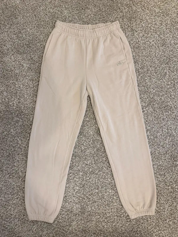 Alo Yoga light tan sweatpant joggers (size small) - Image 4