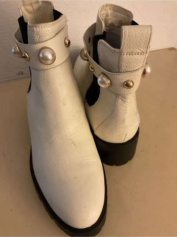 Karl Lagerfeld women White leather Chelsea heel boots US 8.5 - Image 2