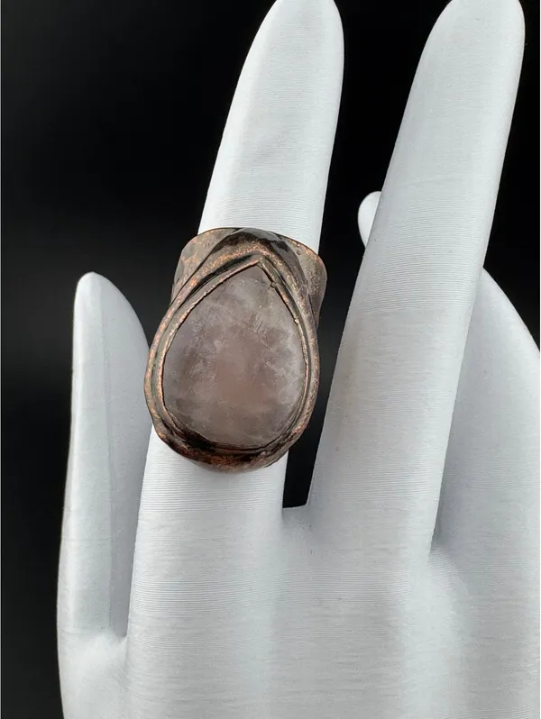 Unique Vintage-Style Oval Stone Inlaid Rose Quartz Ring - Image 5