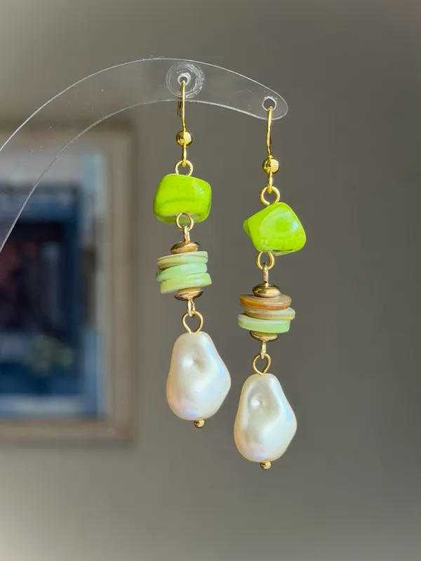 Handmade stone beads shell mix dangle earrings 🌀💚  - Image 2