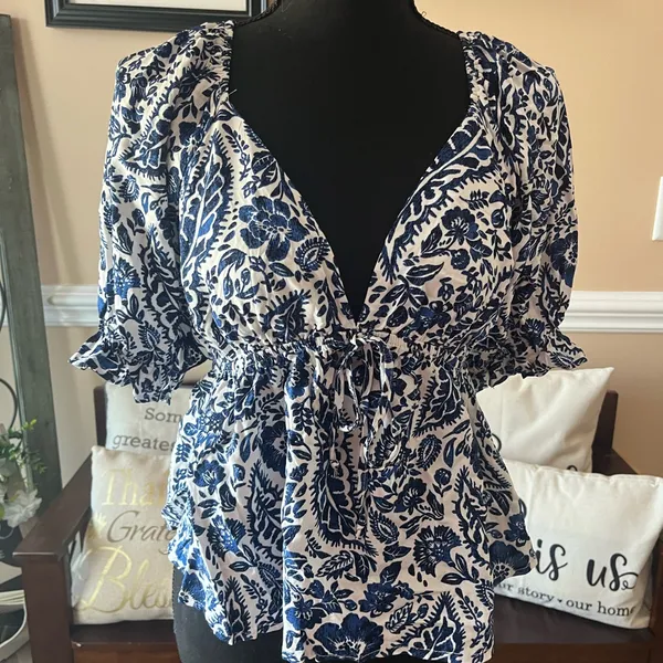 Mi Ami for Francesca’s Floral Blue and White Women's Top - Image 2