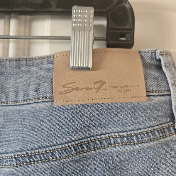 Seven7 Women’s Denim Shorts Size 14 Light Wash Distressed Raw Hem High Rise NWOT - Image 4