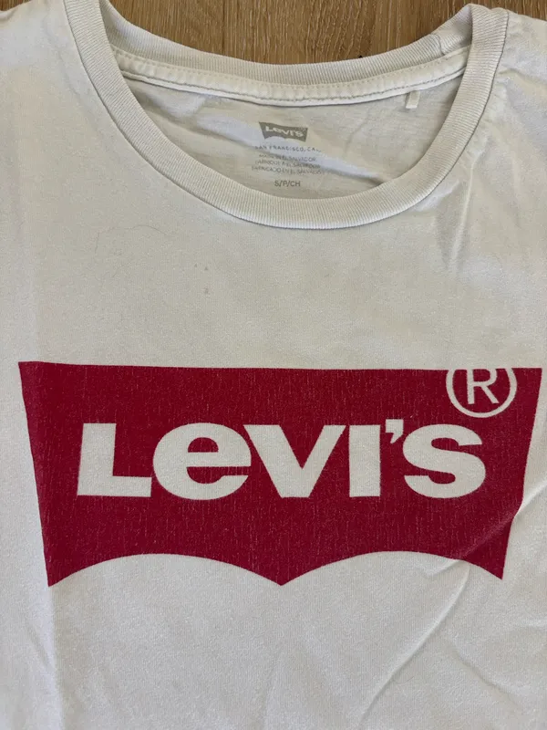 Levi’s White Short Sleeve Tshirt - Image 2
