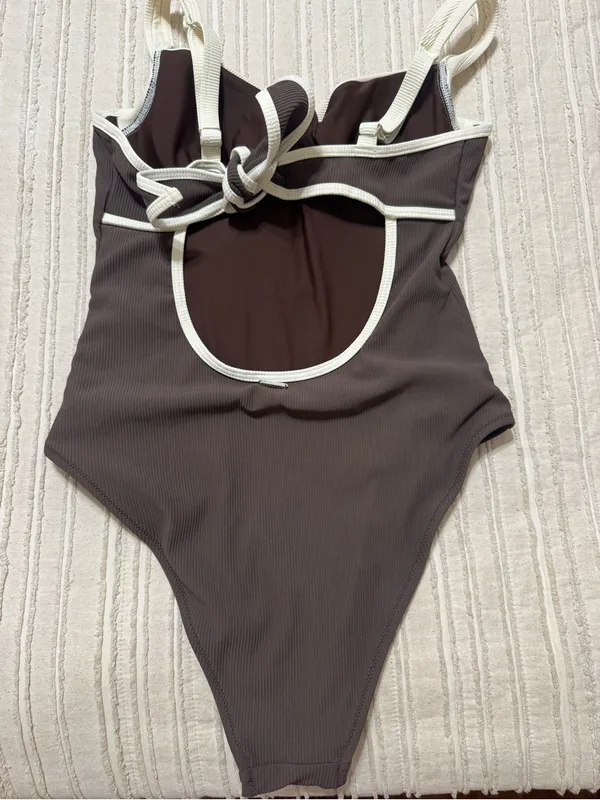 Berlook Classic Ribbed Underwire One-Piece Swimsuit in Brown and Cream - Image 4