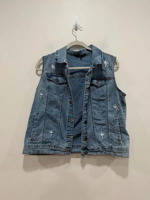 Baccini Embellished Denim Vest Sleeveless Jean Jacket Sequin Stars Size Large - Image 2
